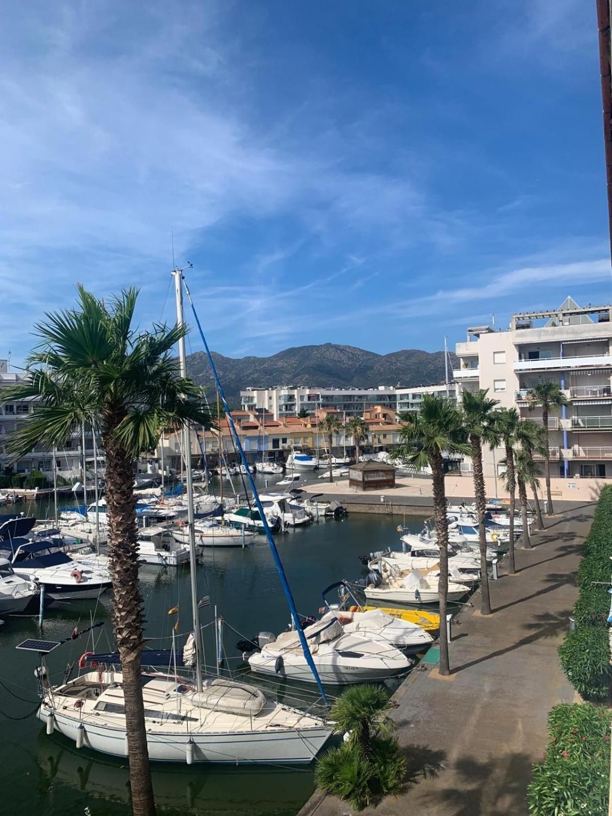 De Dos Con Terraza Y Plaza De Aparcamiento Apartment